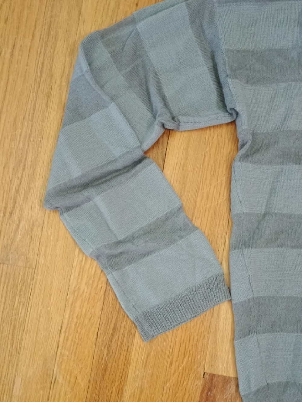 7 For All Mankind Light Gray Striped V-Neck Sweater - Picture 3 of 6